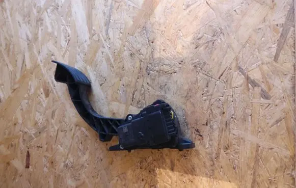 Mazda 3 I Accelerator throttle pedal 4M519F836AH 6PV00864101