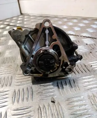 Opel Astra H Vacuum pump 55205444
