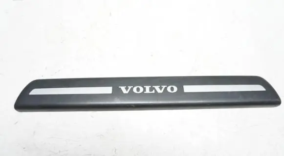 Volvo V50 Side skirt front trim 08622671