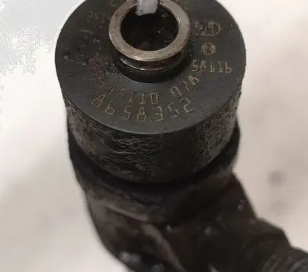 Volvo V70 Fuel injector 0445110078