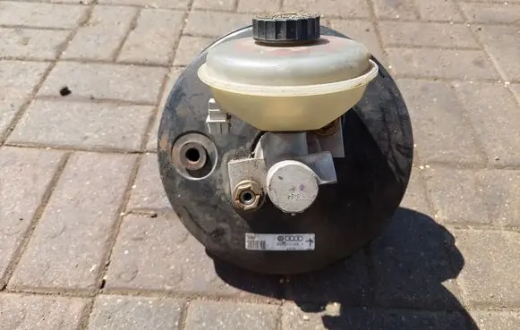 Audi A4 S4 B5 8D Brake booster 8D0612105F