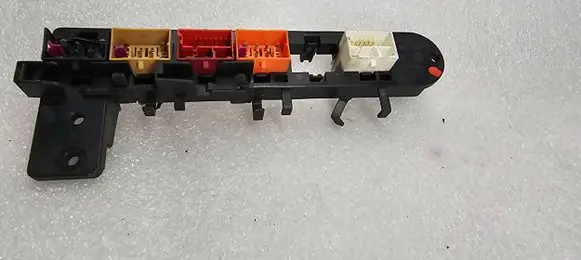 Audi A6 S6 C5 4B Relay mounting block 4B1937545B PA666F15