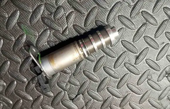 BMW 5 F10 F11 Camshaft vanos timing valve 11367585776 7585776