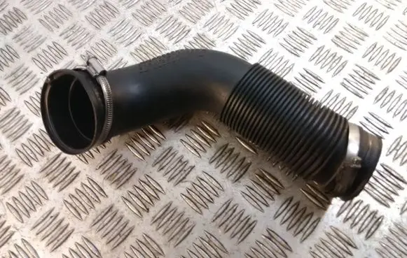 Opel Insignia A Air intake hose/pipe 55560897