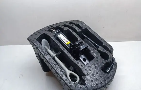 Jeep Grand Cherokee Tool set 68145663AB