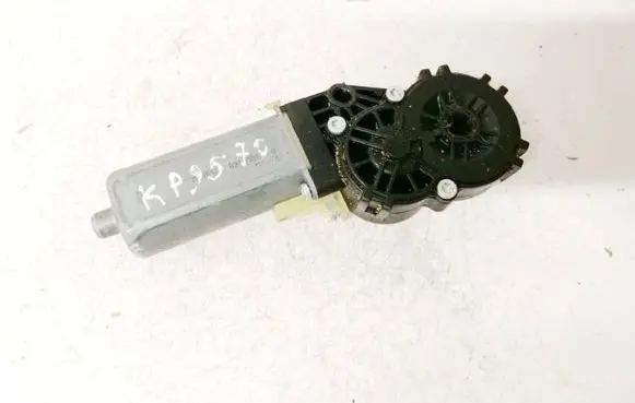 Volkswagen PASSAT B6 Seat adjustment motor 0390203224