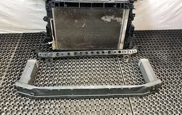 Opel Insignia B Radiator support slam panel 