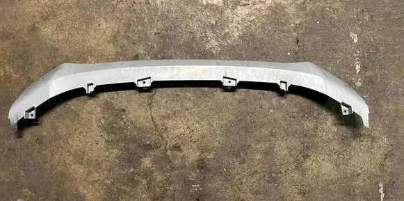 Front bumper lip