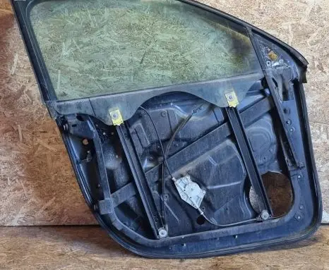 Volkswagen Touareg I Front door window/glass frame 7L6837730A 993455108 3D1959792B