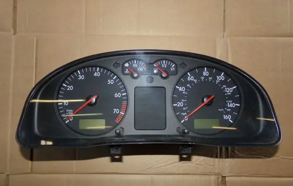 Volkswagen PASSAT B5 Speedometer (instrument cluster) 3B0919930P