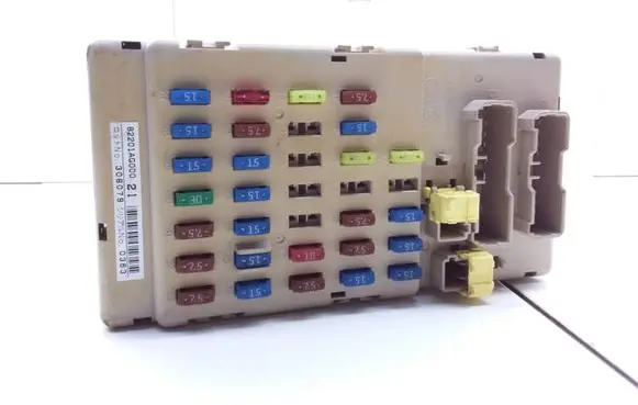 Subaru Legacy Fuse module 82201AG000 308079