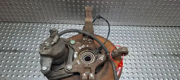 Renault Clio III Front wheel hub spindle knuckle S27624667