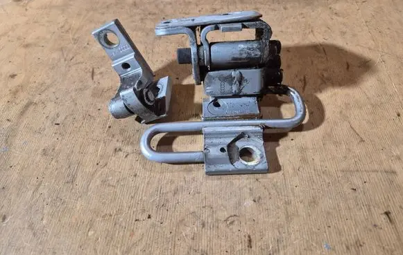 Audi A3 S3 8P Front door hinge set 8E0831411B EDS2406