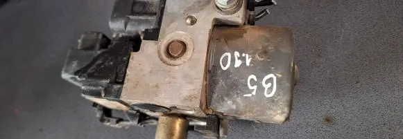 Volkswagen PASSAT B5 ABS Pump 0273004281