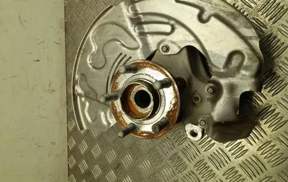 Front wheel hub