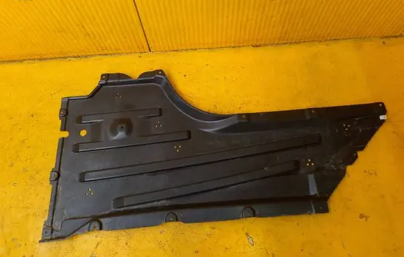 BMW M4 G82 G83 Center/middle under tray cover 8074618