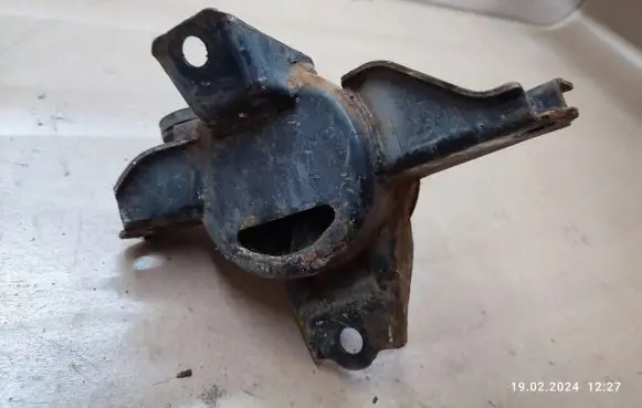 KIA Ceed Engine mount bracket
