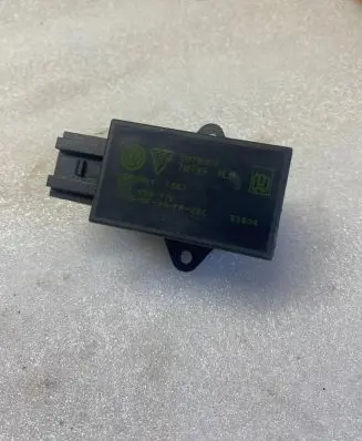 Volkswagen Touareg I Seat heating relay 7L0959772 33504