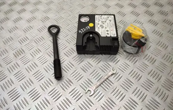 Hyundai i30 Tire air pump compressor 