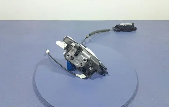 Peugeot 3008 I Front door lock PSA006231