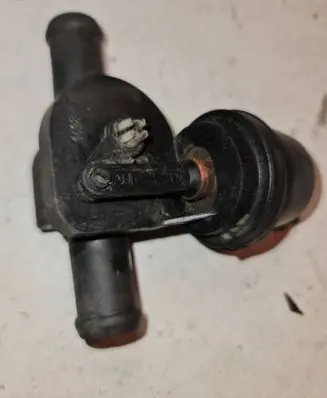 Volkswagen Multivan T4 Engine coolant pipe/hose 701121805