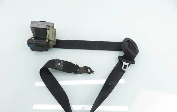 Skoda Fabia Mk1 (6Y) Front seatbelt 33009799 6Y0857702A