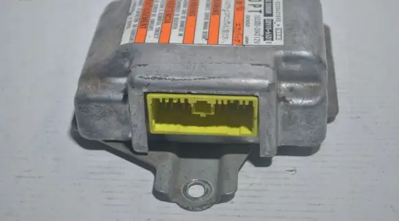 Suzuki Grand Vitara I Airbag control unit/module 3891065D1