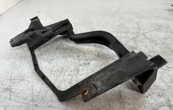 BMW 5 E60 E61 Headlight/headlamp mounting bracket 15873700 158737