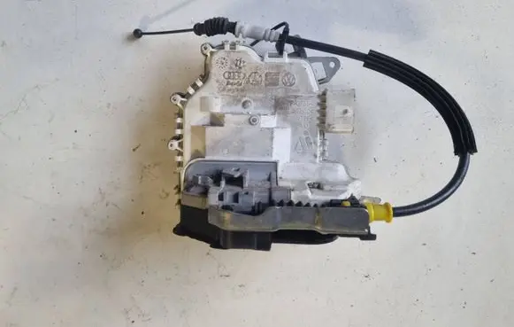 Audi A5 8T 8F Front door lock