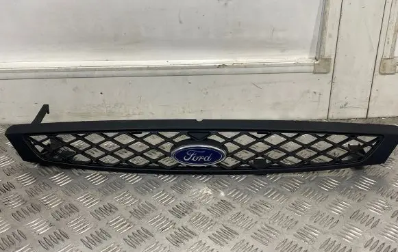 Ford Focus Front grill 2m518200agw