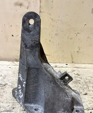 BMW 3 E46 Engine mounting bracket 6750108 22116750108