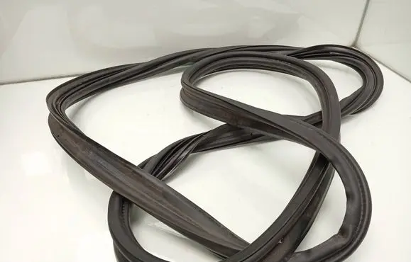 Polestar 2 Seal rubber (tailgate) 32396828