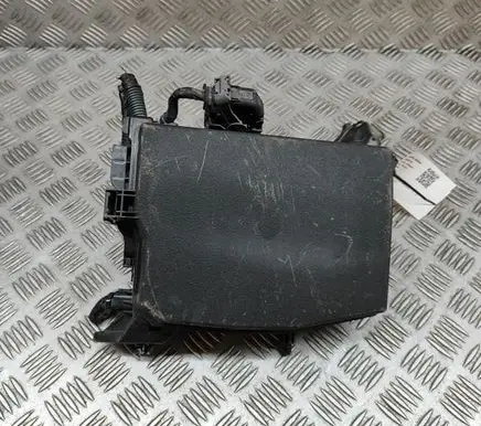 Toyota Auris E180 Fuse box set 8266302090 8266202450