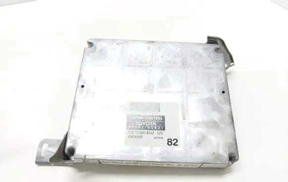 Toyota Avensis T250 Engine control unit/module 8966105821 MB1758008332