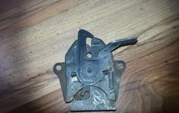 Mazda 626 Engine bonnet/hood lock/catch