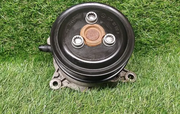 Skoda Fabia Mk2 (5J) Water pump 03F121031A