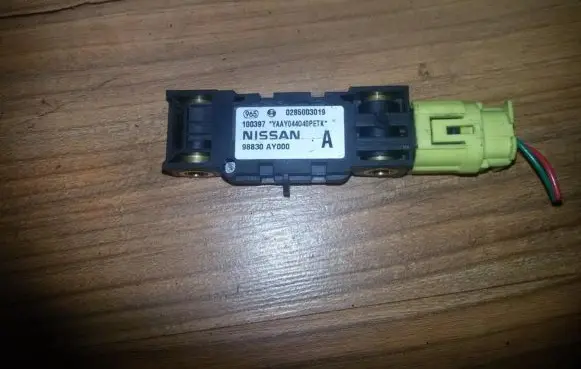 Nissan Primera Airbag deployment crash/impact sensor 0285003019 98830ay000