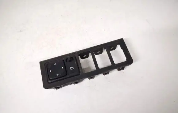 Nissan Juke I F15 Wing mirror switch
