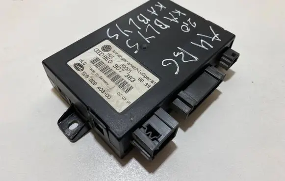 Audi A4 S4 B6 8E 8H Tow bar trailer control unit/module 8E0907383 5DS008408 00