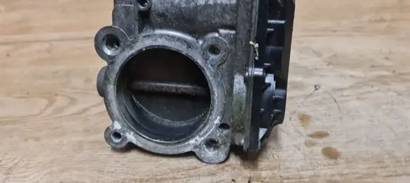 Volvo V50 Throttle valve 8677694