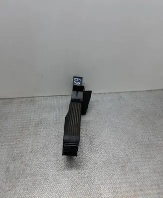 Mercedes-Benz C W203 Accelerator throttle pedal A2113000404