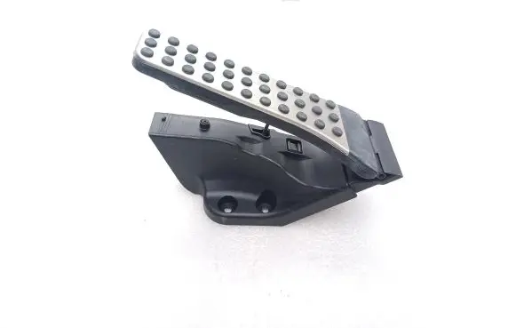 Mercedes-Benz C W205 Accelerator throttle pedal A2053000104