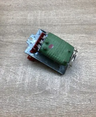 Audi A4 S4 B5 8D Heater blower motor/fan resistor 8D0959263 740245833F
