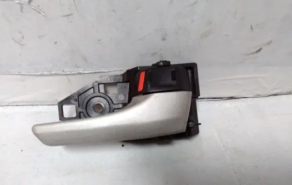 Toyota Prius (XW30) Rear door interior handle