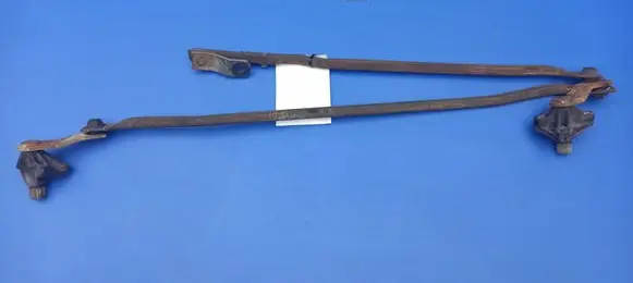 Front wiper linkage