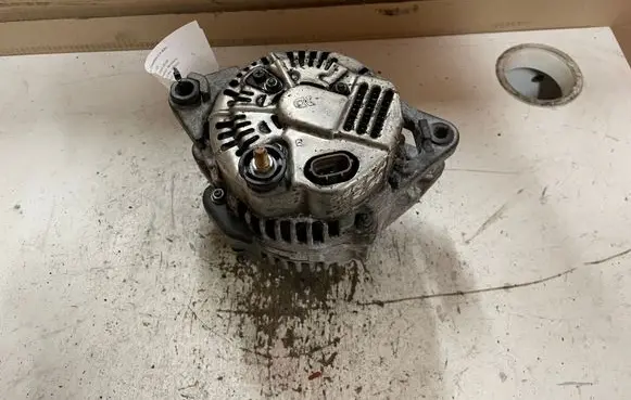KIA Sorento Generator/alternator 373004A300 021319212