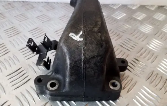 Mercedes-Benz R W251 Engine mounting bracket A6422230304