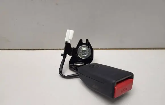 Mazda 2 Rear seatbelt buckle