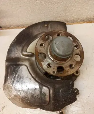 Mercedes-Benz CLS C218 X218 Front wheel hub spindle knuckle 2183307700 161241346854L