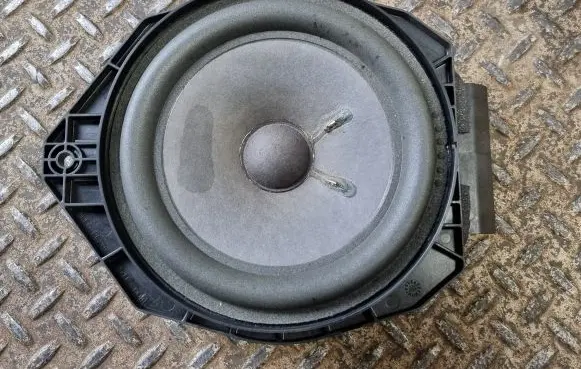Cadillac Escalade Front door speaker 15905042